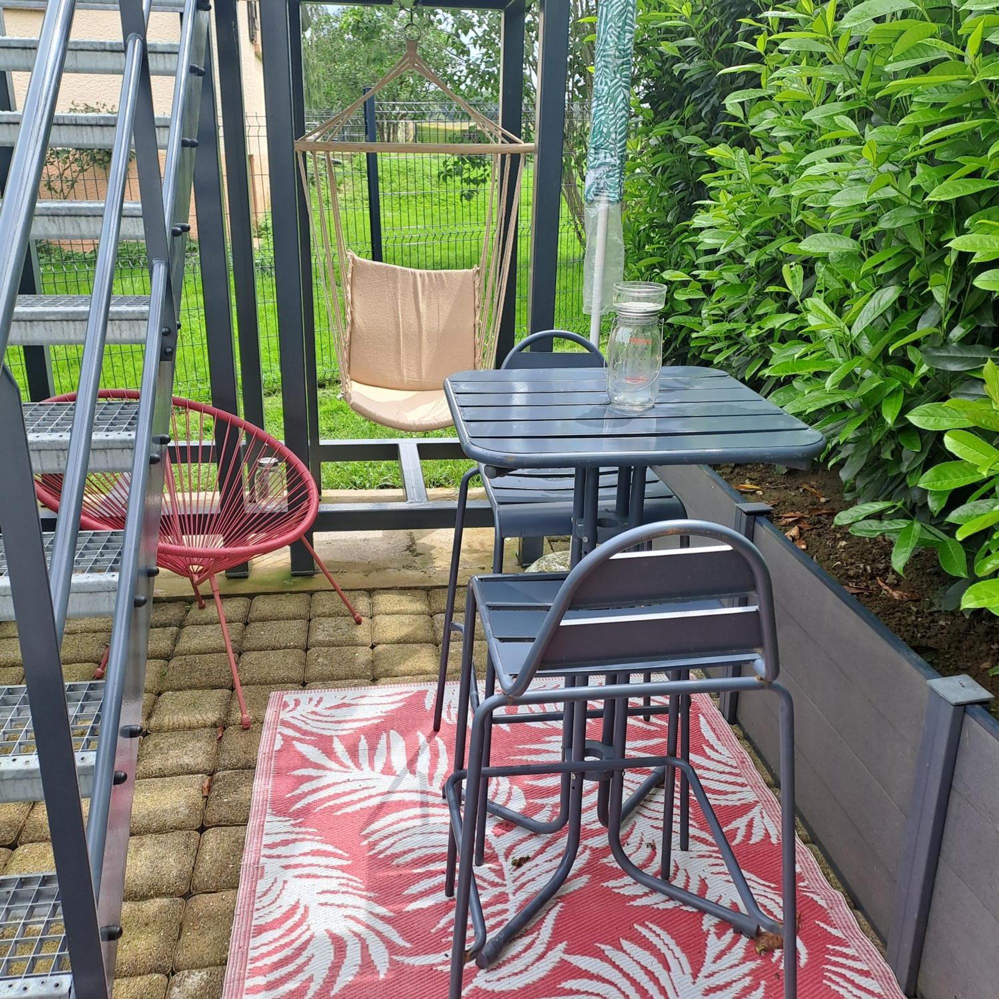 Studio Cosy Spacieux Lumineux Avec Terrasse Vezelois Exterior foto